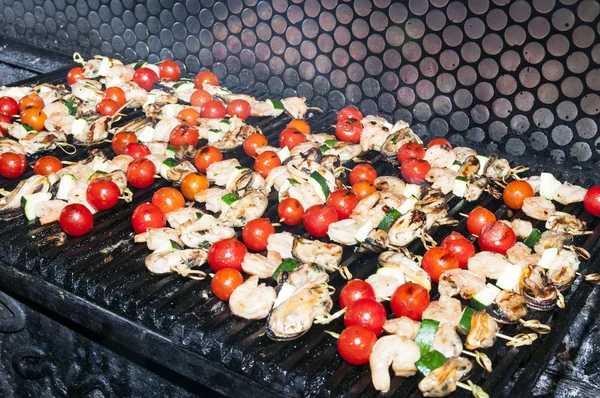 Spieße mit Meeresfrüchten — Stockfoto