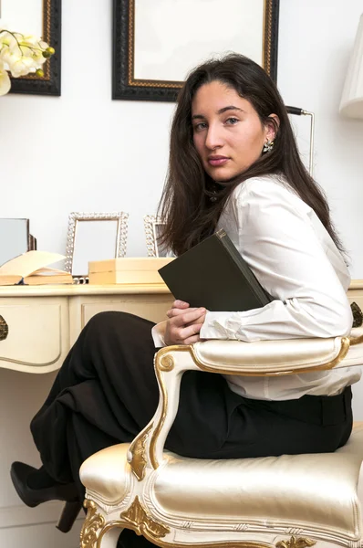 Menina no escritório — Fotografia de Stock