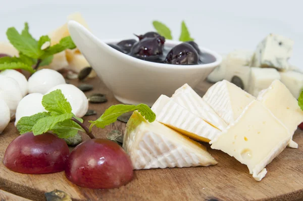 Cheese plate — Stock Photo, Image