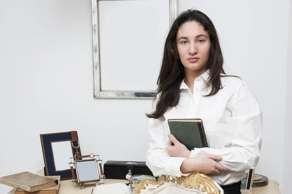 Menina no escritório — Fotografia de Stock