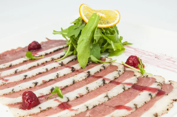 Chicken breast with arugula — Stock Photo, Image