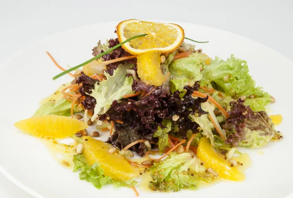 Salat aus Obst und Gemüse — Stockfoto