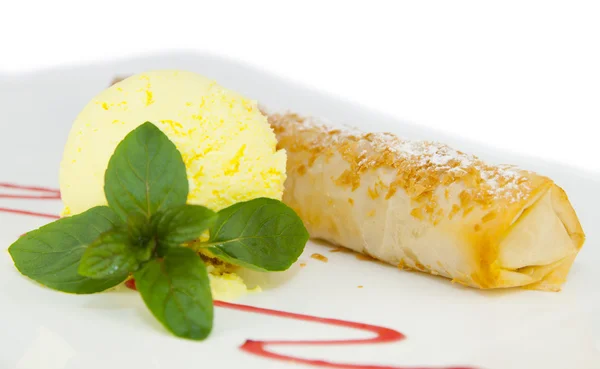 Strudel mit Eis — Stockfoto