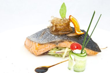 Fırında somon filetosu.