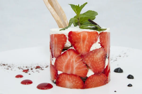 Kremowy deser truskawka — Zdjęcie stockowe
