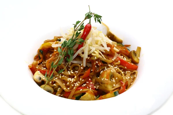 Esparguete de arroz com legumes — Fotografia de Stock
