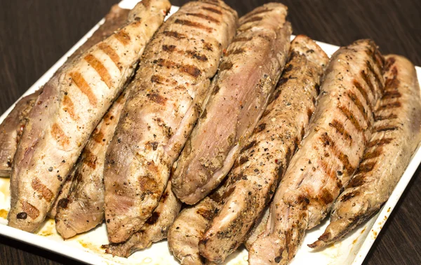 Gotowanie mięsa na grillu — Zdjęcie stockowe