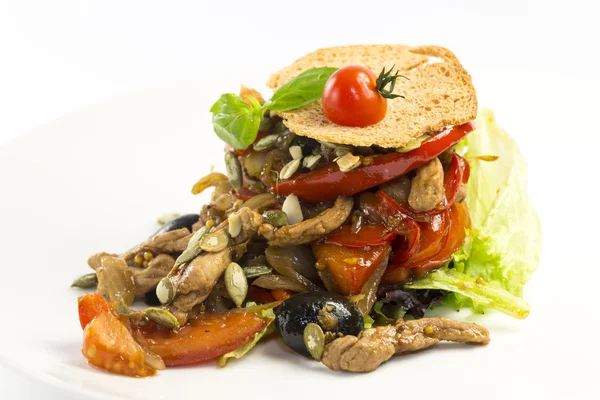 Salada com legumes e carne — Fotografia de Stock