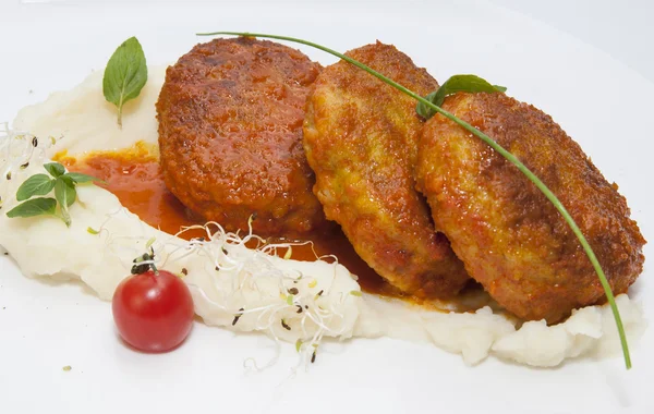 Meatballs with mashed potatoes — Stock Photo, Image