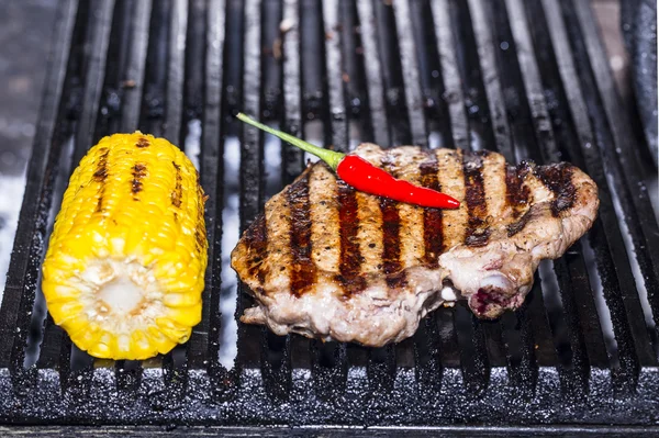 Cooking steak the grill — Stock Photo, Image