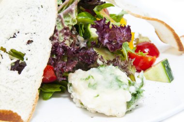 sebze ve et peynir salatası