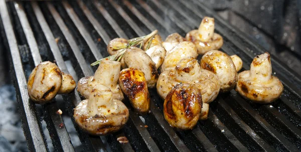 Pilze auf dem Grill — Stockfoto