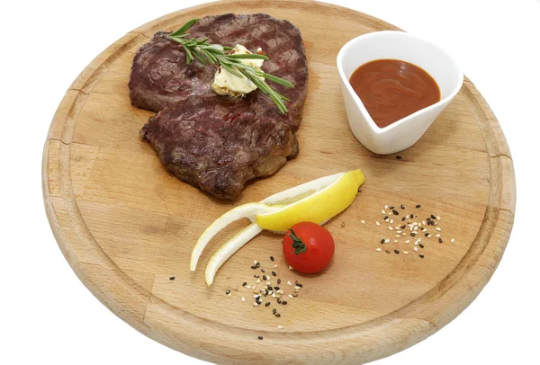 Kött som grillas på en grill — Stockfoto