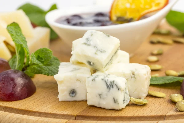 Un plato de queso — Foto de Stock