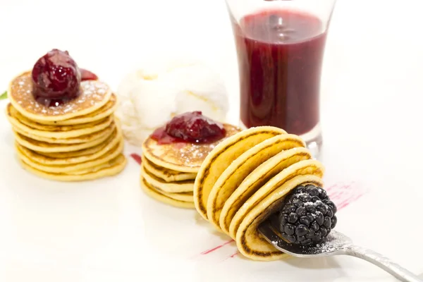 Pancakes with berries and jam — Stock Photo, Image