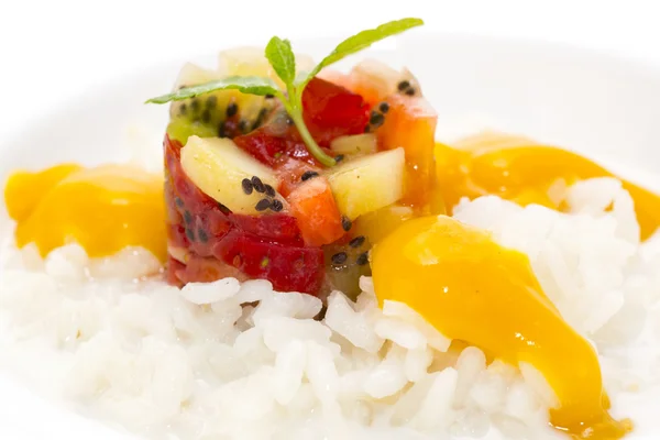 Ensalada de frutas con arroz — Foto de Stock