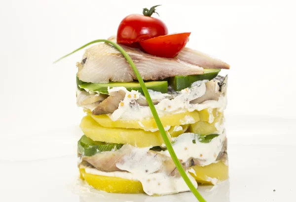 Ringa balığı salata avokado sosu ile — Stok fotoğraf