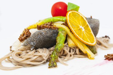 Spagetti ile Fırında Balık