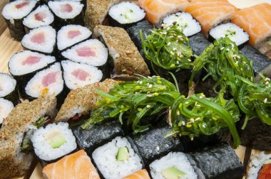 Japon balık ve sebze ile rulo