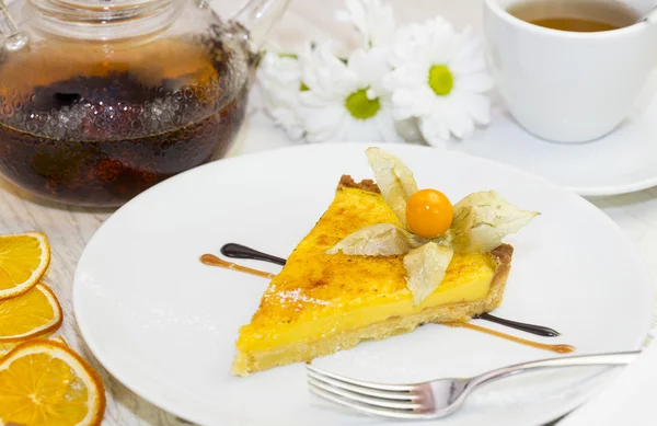 Dessert mit einer Tasse Tee — Stockfoto