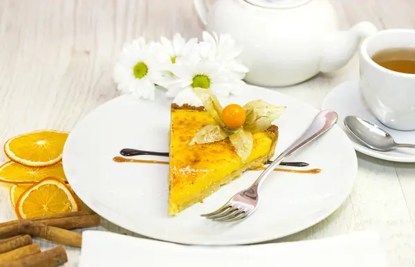 Postre con una taza de té — Foto de Stock