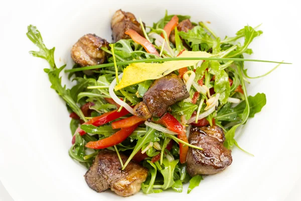 Ensalada con carne y verduras — Foto de Stock