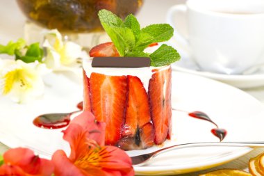 kremalı çilekli tatlı