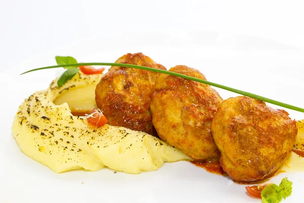 Puré de patatas con albóndigas — Foto de Stock