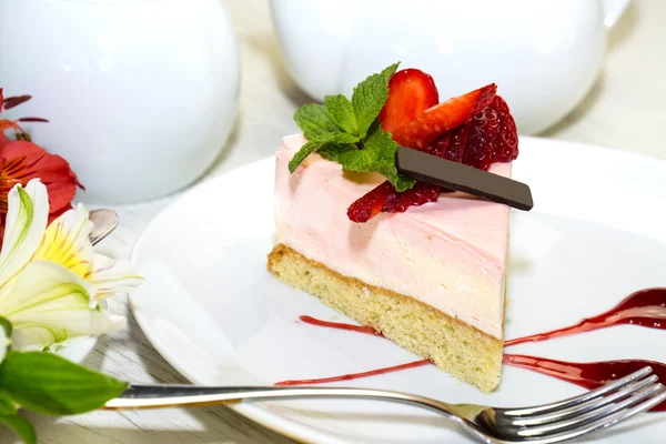 Pedaço de bolo de creme — Fotografia de Stock