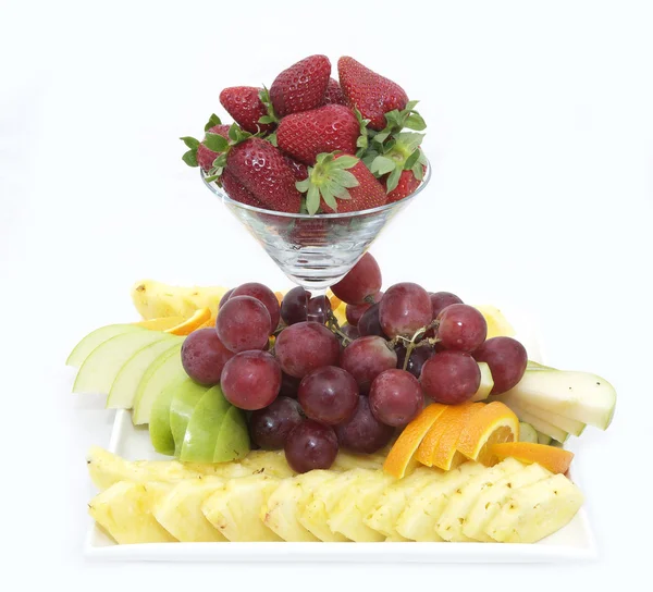 Ein Teller mit reifen Früchten — Stockfoto