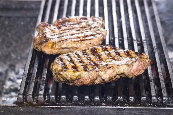 Főzés steak — Stock Fotó