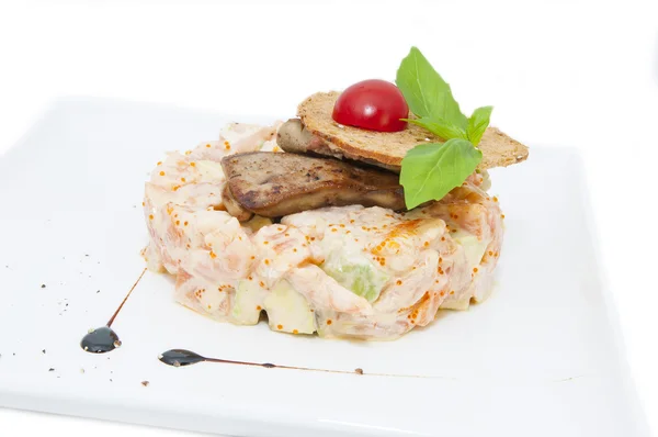 Salada, peixe e ovos decorados com verduras e tomates — Fotografia de Stock