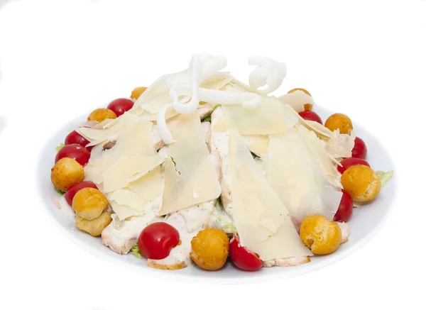 Caesar-Salat auf weißem Hintergrund im Restaurant — Stockfoto