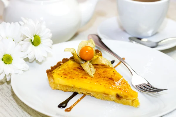 Dessert with a cup of tea — Stock Photo, Image