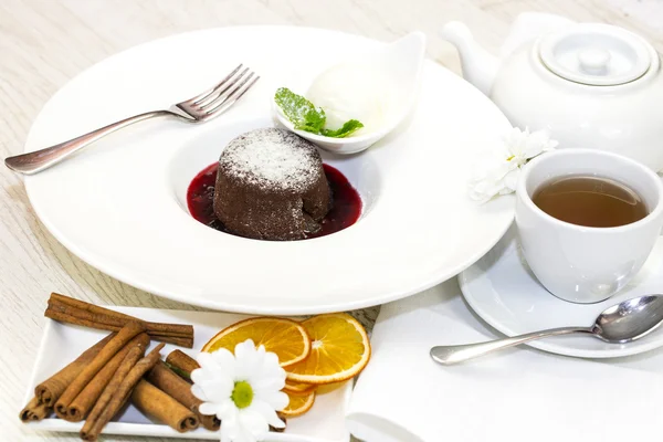 Dessert auf dem Tisch — Stockfoto