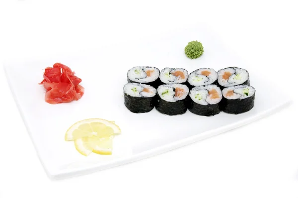 Rollos japoneses con pescado y verduras — Foto de Stock