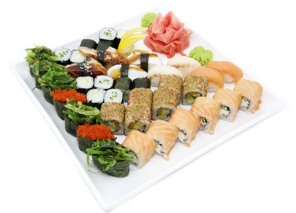 Rollos japoneses con pescado y verduras —  Fotos de Stock