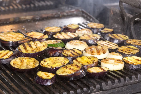 Vegetables on the grill — Stock Photo, Image