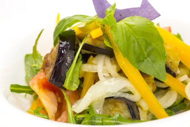 Taze sebze salatası