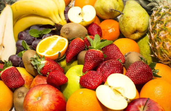 Fresh fruits — Stock Photo, Image