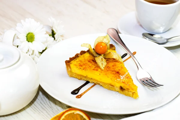 Dessert with a cup of tea — Stock Photo, Image