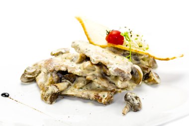 Mantarlı et güveç