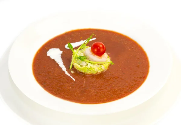 Ensalada en un plato con salsa roja — Foto de Stock