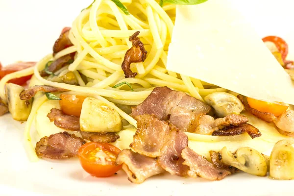 Spaghetti mit Käse und Fleisch — Stockfoto