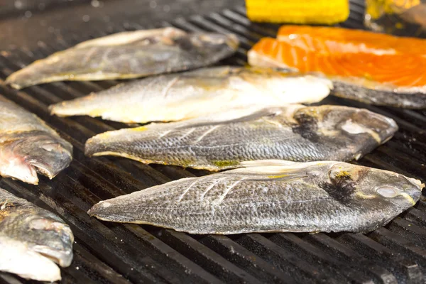 Grilled fish — Stock Photo, Image