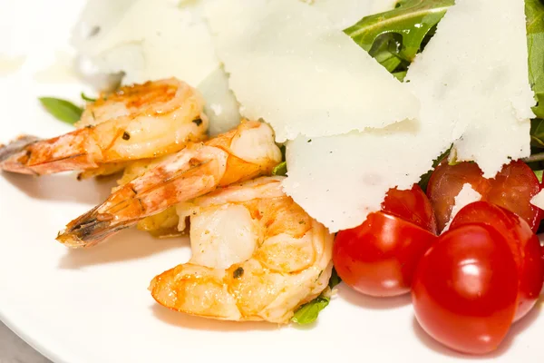 Salad greens and shrimp meat — Stock Photo, Image