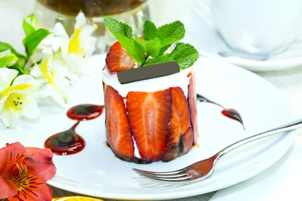 Chocolate dessert with strawberry — Stock Photo, Image