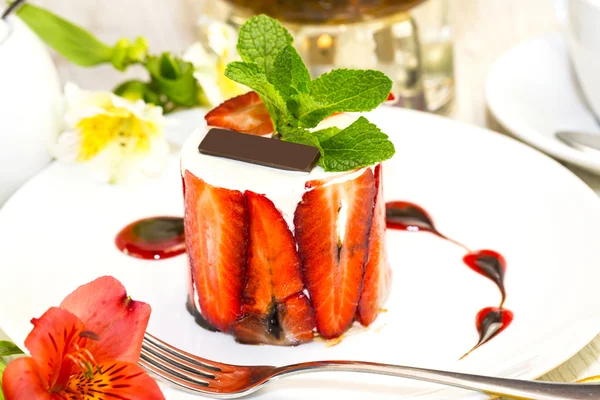 Chocolate dessert with strawberry — Stock Photo, Image