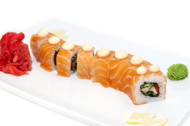 Japonca bir lokantada balık ve sebze ile alır.