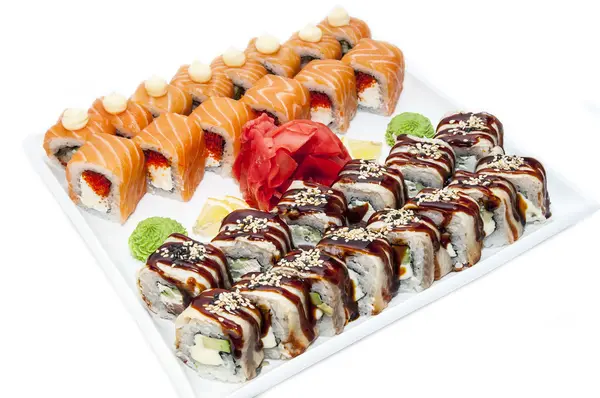 Heerlijke zeevruchten sushi op een Japans restaurant — Stockfoto